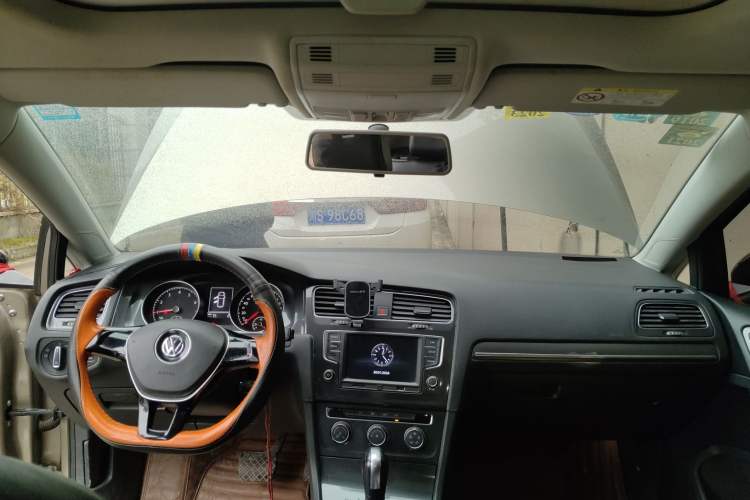 Used Volkswagen Golf 2017 1.6L Automatic Comfort Million-Vehicle Anniversary Edition
