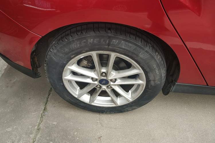 Used Ford Focus 2017 Hatchback 1.6L Automatic Fashion Edition Smart Drive Version Right Rear Wheel Hub