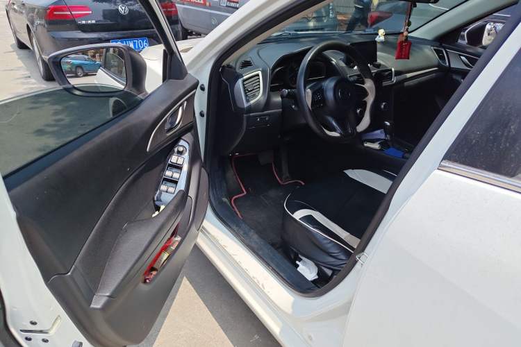 Used Mazda 3 Axela 2019 Cloud-Controlled Version Hatchback 2.0L Automatic Luxury Model China VI Standard