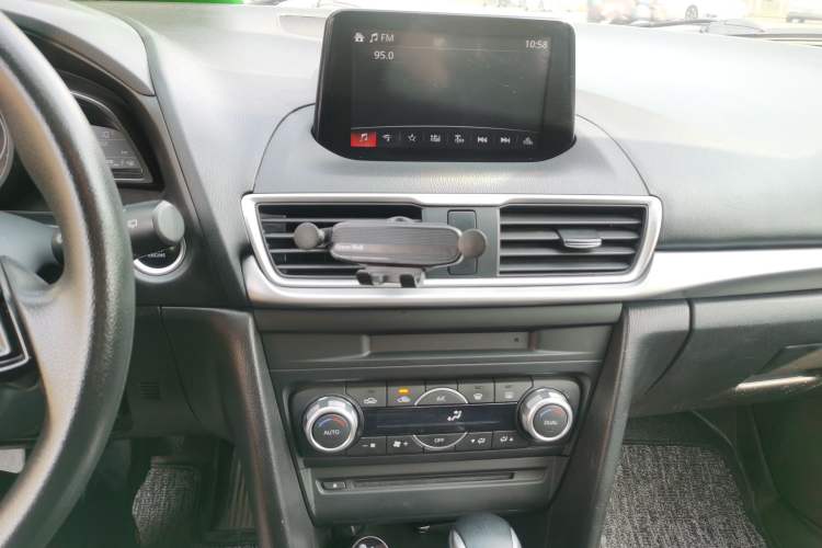 Used Mazda 3 Axela 2019 Cloud-Controlled Edition Hatchback 1.5L Automatic Luxury Model China VI Standard
