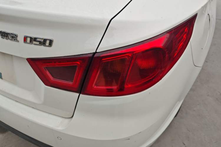 Used BAIC Senova D50 2014 1.5L manual standard version
