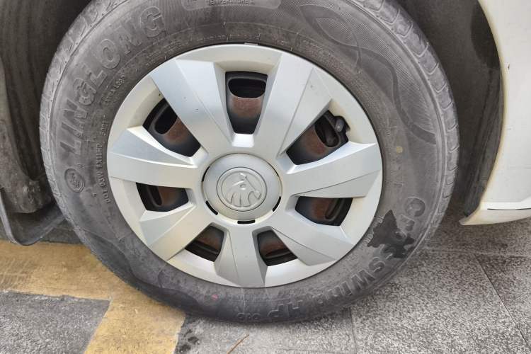 Used Skoda Fabia 2015 1.4L Manual Front-Wheel Drive Model Right Front Wheel Hub