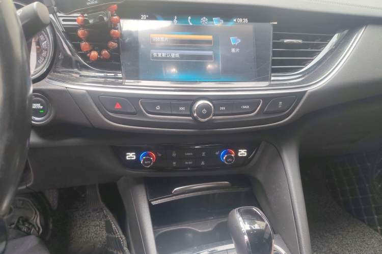 Used Buick Regal 2019 20T Elite Version China VI Standard Audio And AC Panel