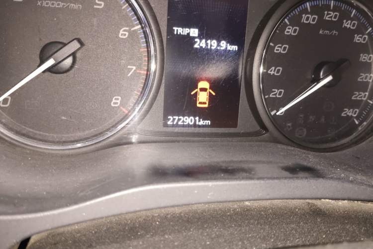 Used Mitsubishi Outlander 2016 2.4L 4x4 Elite Edition 7-Seater Odometer Close Up