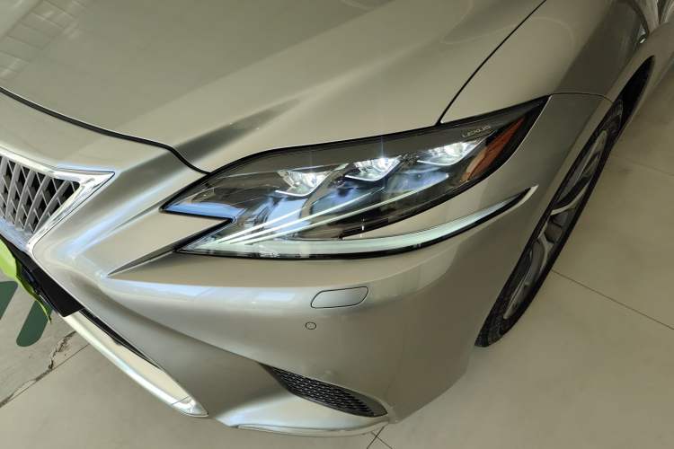 Used Lexus LS 2018 500h Excellence Edition China VI standard
