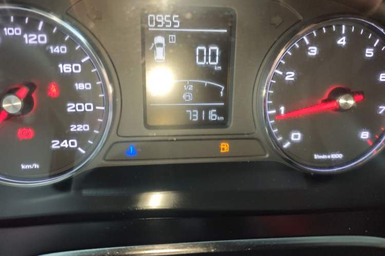 Used Roewe RX5 2016 Revised Version 20T Two-Wheel Drive Manual Transmission Luxury Edition
