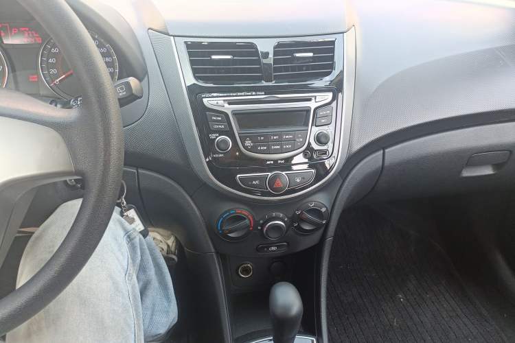 Used Hyundai Verna Ray 2014 1.4L Automatic GLX
