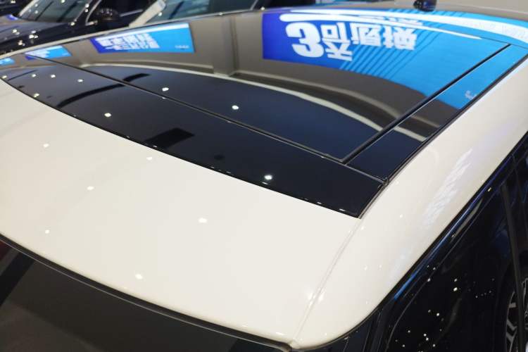 Used Land Rover Range Evoque 2021 Range Rover Velar 249 PS R-Dynamic S Performance Edition
