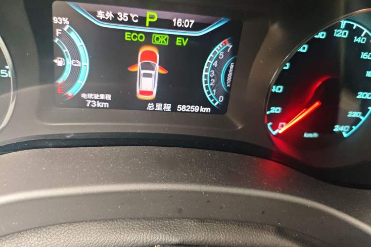 Used BYD Song New Energy 2017 Song DM 1.5TID All-Wheel Drive Luxury Model Odometer Close Up