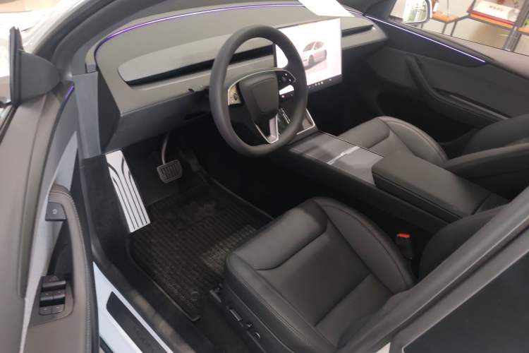 Used Tesla Model Y 2025 Rear-Wheel-Drive Version
