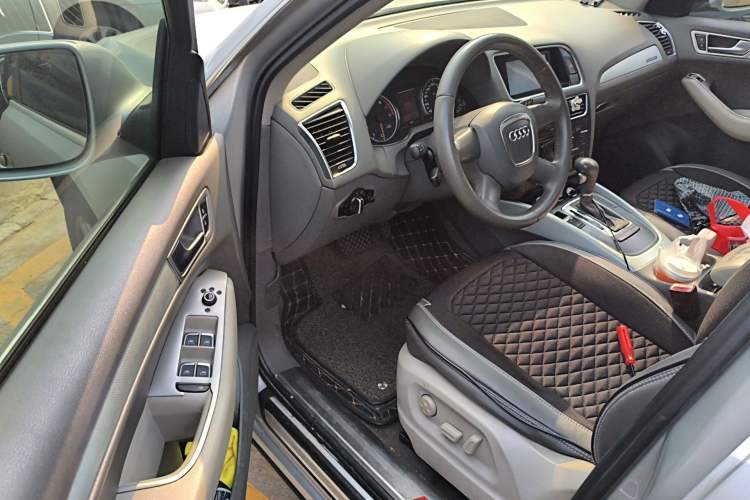 Used Audi Q5 2010 2.0TFSI Technology Edition Driver Seat