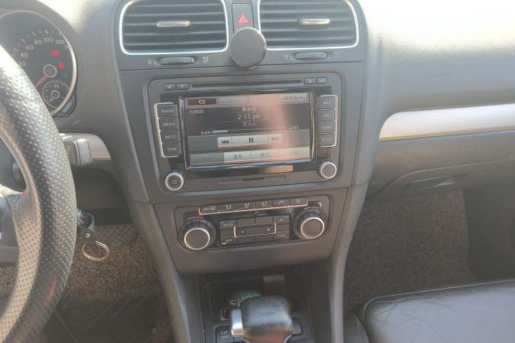 Used Volkswagen Golf 2010 1.4 TSI Automatic Luxury Model Audio And AC Panel