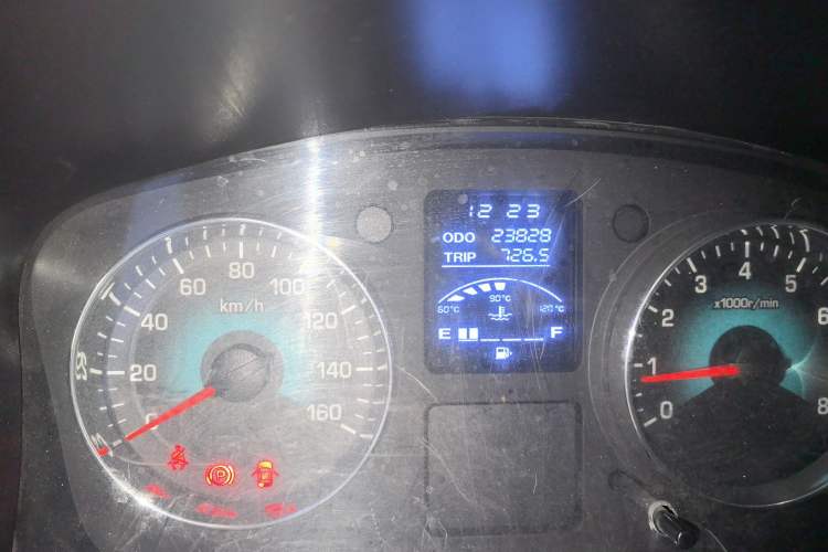 Used Jinbei New Hiace X30L 2018 1.5L Box Truck Business Edition DLCG14 Odometer Close Up