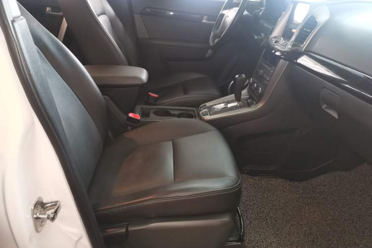 Used Chevrolet Captiva 2015 2.4L 4x4 Flagship Edition 7-Seater