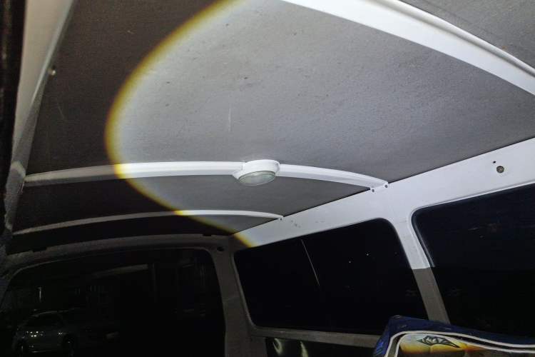 Used Jinbei Hiace 2014 2.0L 5th Generation Kuaiyunwang Business Version 4G21B Headliner