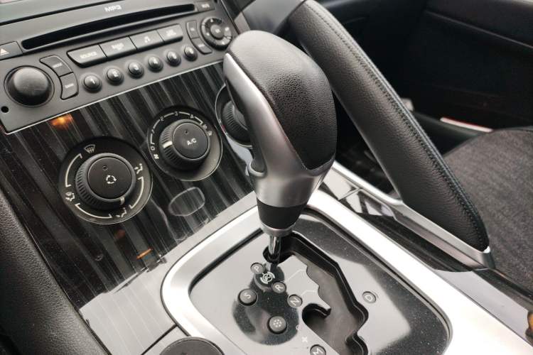 Used Peugeot 3008 2015 2.0L Automatic Classic Edition