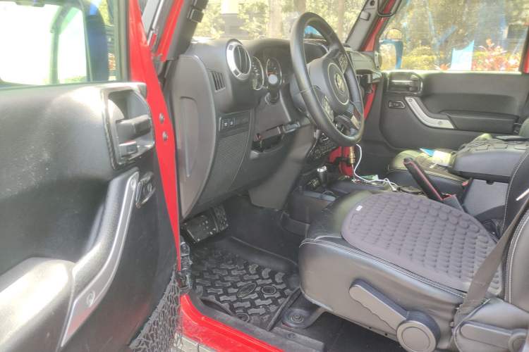 Used Jeep Wrangler 2015 3.6L Rubicon Four-Door Comfort Edition Driver Seat