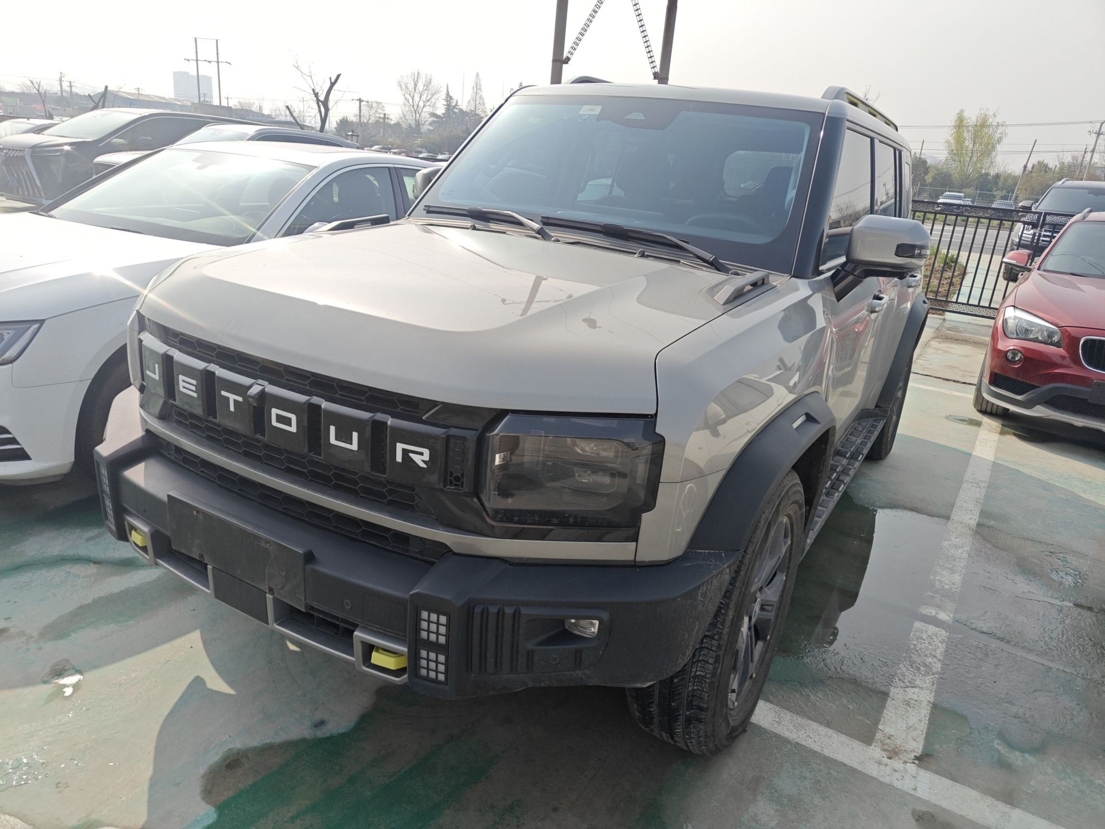 Под передней частью автомобиля