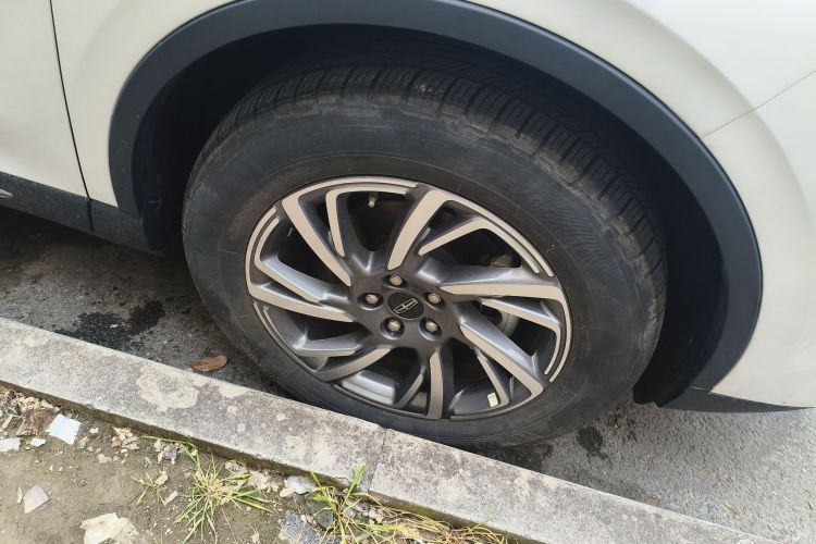 Used Lincoln Corsair 2023 2.0T Two-Wheel Drive Luxury Edition Right Front Wheel Hub