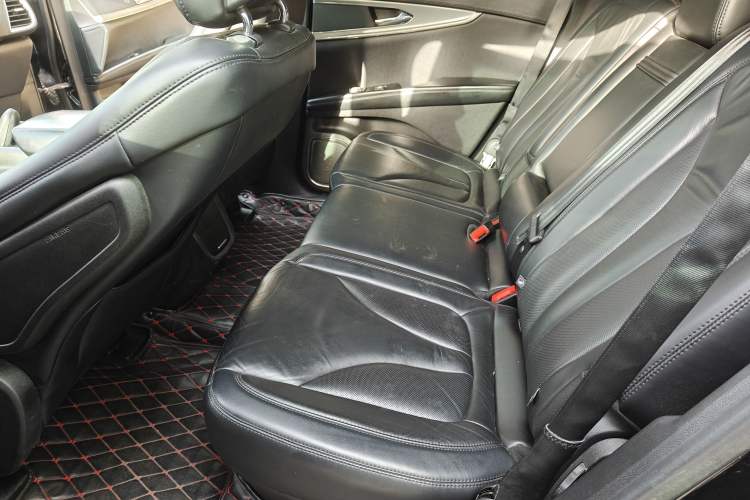 Used Lincoln MKX 2017 2.0T Two-Wheel Drive Deluxe Edition Left Rear Seat