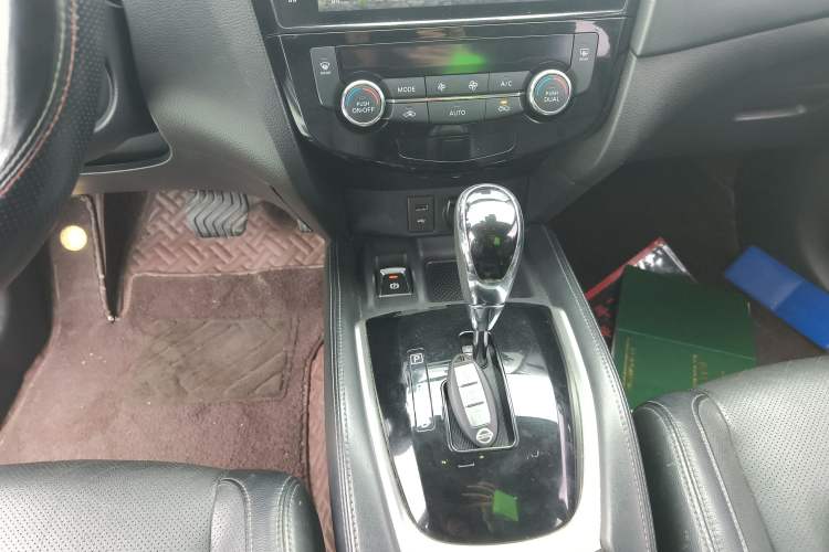 Used Nissan X-Trail 2020 2.0L XL ITS CVT 2WD SmartConnect Comfort Edition Gear Lever