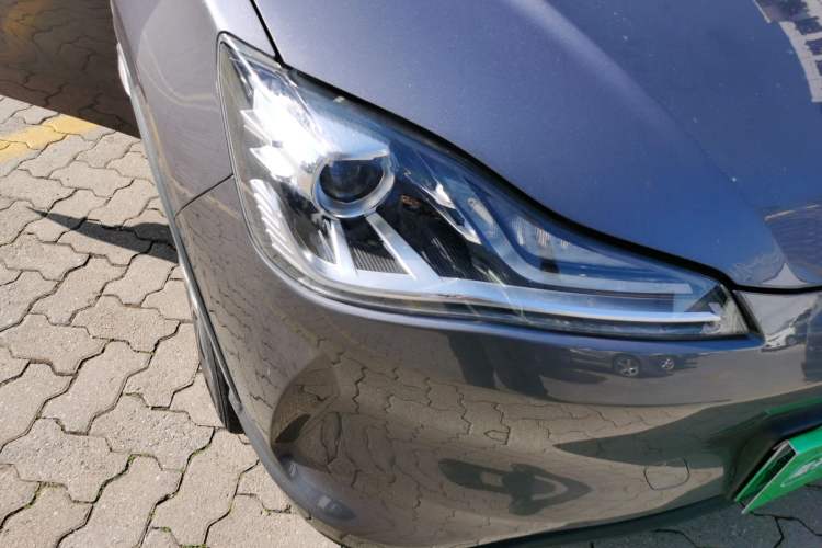 Used NETA V 2021 Standard Range Entertainment Version – Upgraded Model Right Front Headlight