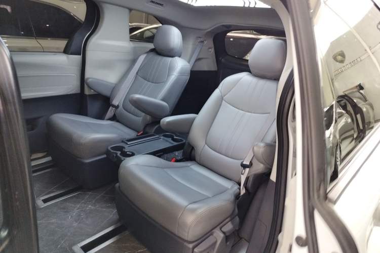 Used Toyota SIENNA 2023 2.5L Hybrid Comfort Edition Left Rear Seat