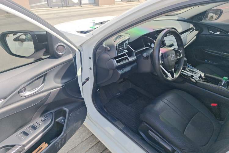 Used Honda Civic 2016 220TURBO CVT Luxury Edition Driver Seat