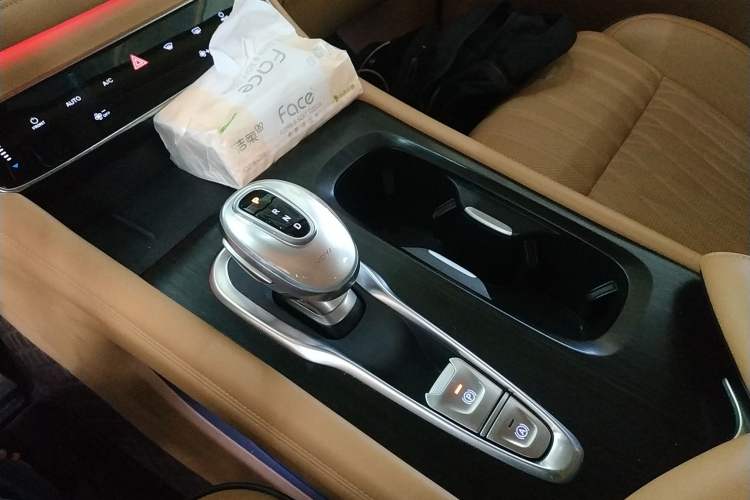 Used VOYAH Dream 2022 Low-Carbon Edition Dream+ Smart Enjoyment Package Gear Lever