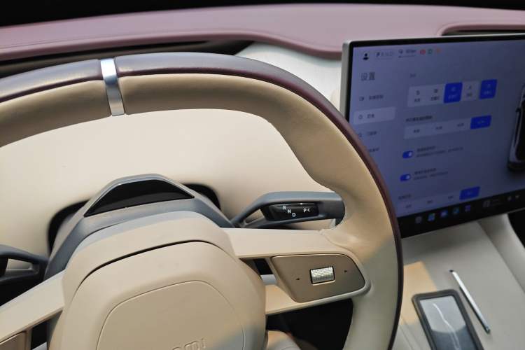 Used Xiaomi Auto YU7 2025 Ultra-Long Range High-Performance All-Wheel-Drive Max Edition Gear Lever