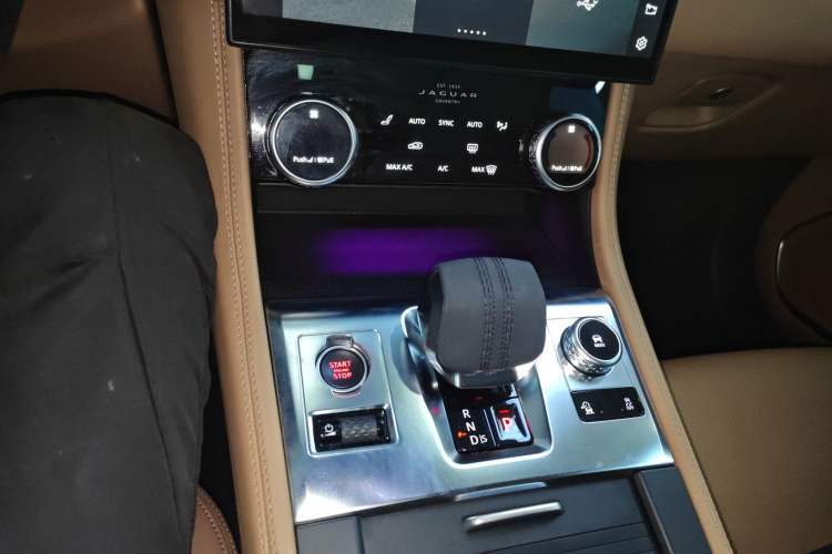 Used Jaguar F-PACE 2022 P250 HSE Gear Lever