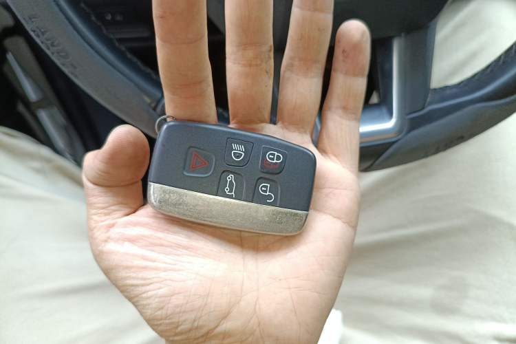 Used Land Rover Discovery Sport 2019 240 PS SE Version China VI Standard Vehicle Key