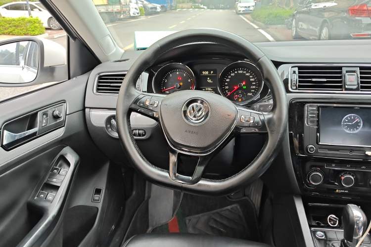 Used Volkswagen Sagitar 2017 230TSI Automatic Comfort Version Steering Wheel