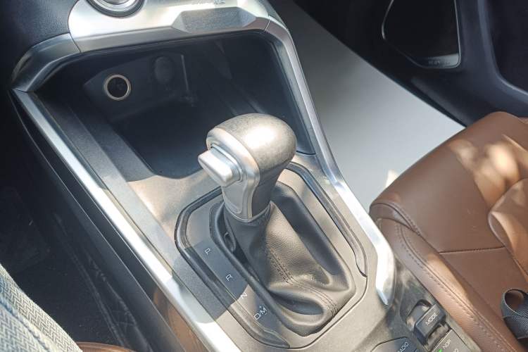 Used Haval H6 2017 Red-Label 1.5T Automatic Two-Wheel Drive Smart Edition Gear Lever