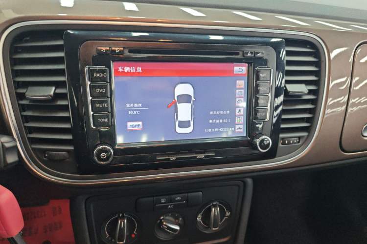 Used Volkswagen Beetle 2014 1.2TSI Fashion Edition Audio And AC Panel