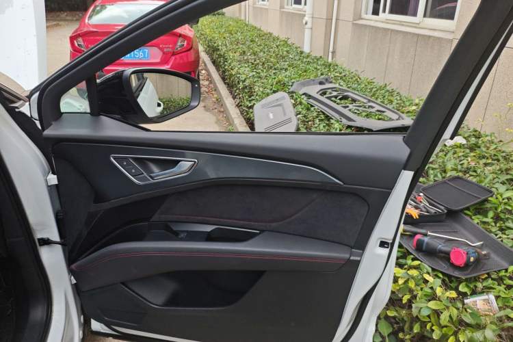 Used Audi Q5 e-tron 2022 40 e-tron Starlight Edition Mech Kit