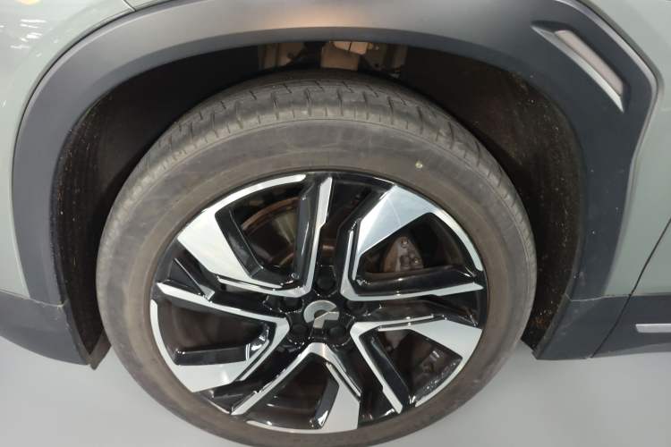 Used Nio ES6 2020 600 km Sport Edition Left Front Wheel Hub