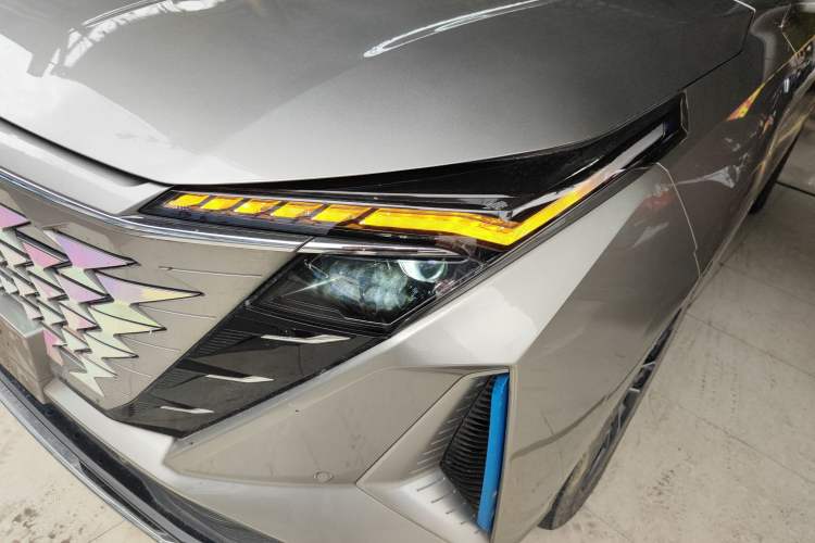 Used CHANGAN OSHAN Z6 New Energy 2023 ZhiDian iDD 150KM Flagship PLUS Smart Parking Edition Left Front Headlight