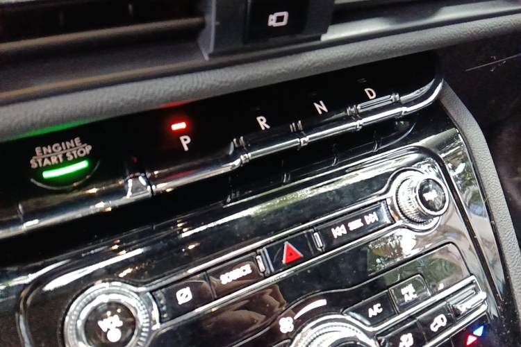 Used Lincoln Corsair 2022 2.0T Two-Wheel Drive Luxury Edition Gear Lever