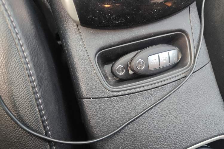 Used Nissan Sylphy 2019 1.6XV CVT Smart Connect Luxury Edition China VI Standard Vehicle Key