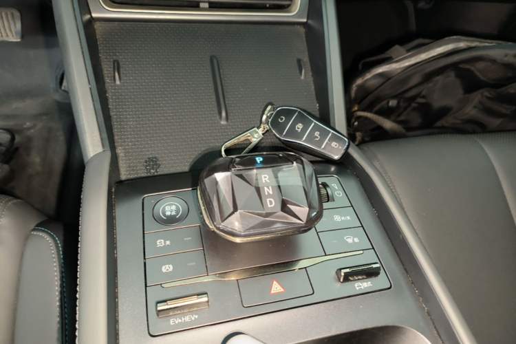 Used BYD Qin L 2024 DM-i 80KM Leading Model Gear Lever