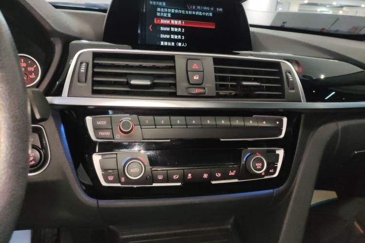 Used BMW 3 Series GT 2019 320i Sport Edition Audio And AC Panel