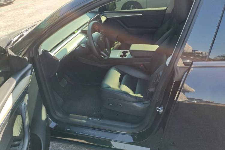 Used Tesla Model Y 2022 Long-Range All-Wheel-Drive Version