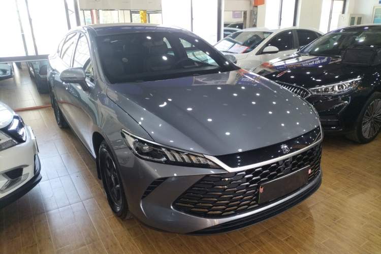 Used BYD Qin PLUS 2025 DM-i Smart Drive 55KM Leading Model Front Right 45 Deg