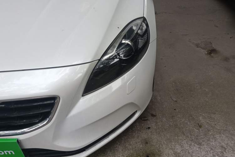 Used Volvo V40 2015 1.6T Zhiyi Edition
