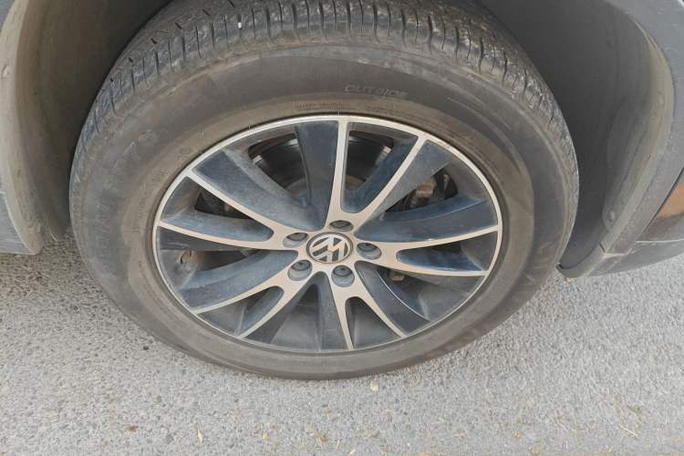 Used Volkswagen Tiguan 2015 1.8TSI Automatic All-Wheel-Drive Luxury Model
