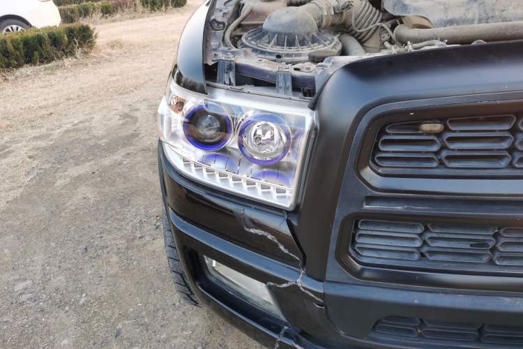 Used Zxauto Terralord 2019 2.5T Passenger Version Diesel Two-Wheel Drive Manual Ultra-Luxury Trim with Dual Features
