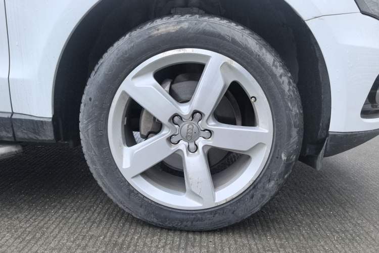 Used Audi Q5 2017 Plus 40 TFSI Ambition Model
