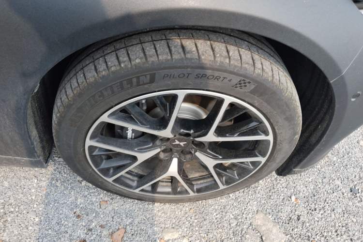 Used XPeng P7 2023 P7i 702 Pro Right Front Wheel Hub