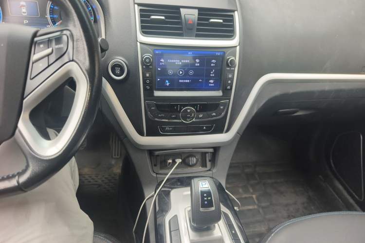 Used Geely Auto Emgrand New Energy 2017 EV300 Elite Model Audio And AC Panel